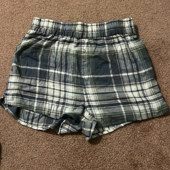 Plaid pajama set size medium - Picture 2 of 6